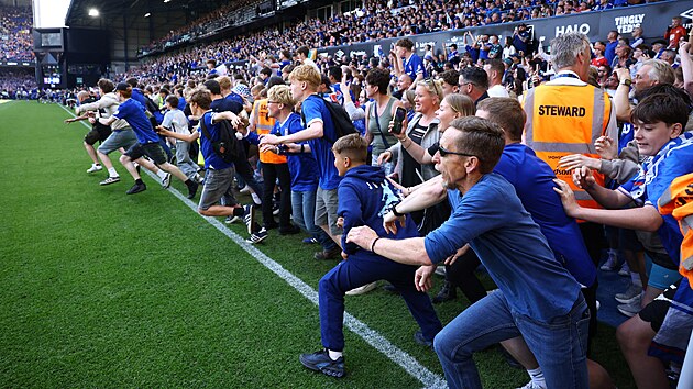 Ipswich'in tekrar Premier Lig'e çıkmasını şarkıcı Ed Sheeran da kutladı