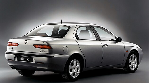 Ferdinand Pi�ch, tehdej�� ��f VW, byl z Alfy 156 tak nad�en�, �e de Silvu v roce 1999 p�et�hl k Seatu. 