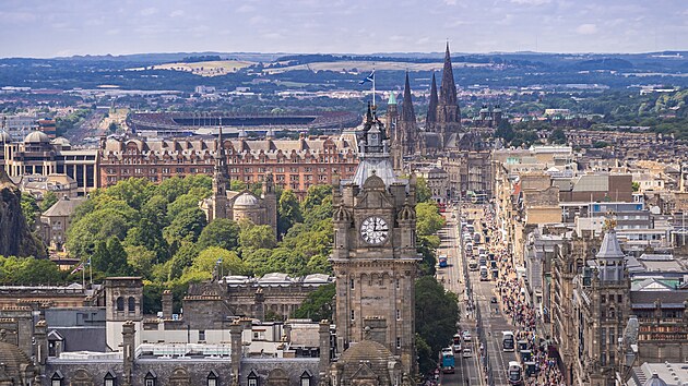Hlavn�m m�stem Skotska je Edinburgh, seversky stroh� metropole zahalen� st�edov�kou atmosf�rou.
