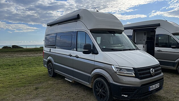Volkswagen Grand California je postaven� na z�klad� dod�vky Crafter a m��e m�t tov�rn� pohon v�ech kol