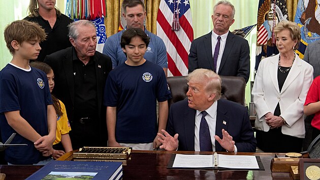 Trump se chvástal p�ed d�tmi, jak ukon�il osm válek