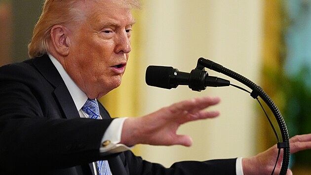 Prezident Donald Trump hovo�� b�hem setk�n� s majiteli mal�ch podnik� v B�l�m dom�. (4. kv�tna 2026)