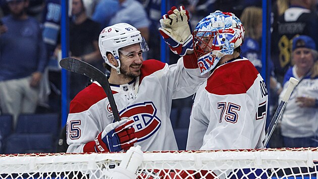 Alexandre Texier (85) a Jakub Dobe� (75) slav� postup Montreal Canadiens.