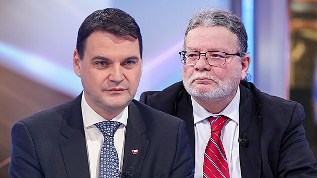 Ministr zahrani�� a ��f Motorist� Petr Macinka. Europoslanec Alexandr Vondra.