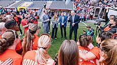 FOTBALISTKY. Vít�zství �enského týmu Slavie. A samoz�ejm� velká radost pro...