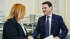 Vláda projednává op�tovné zavedení EET pro restaurace, obchodníky,...