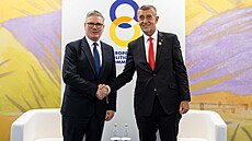 Premiér Spojeného království Keir Starmer a premiér Andrej Babi� v Arménii na...