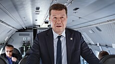 Ve speciálu. Tomio Okamura má zatím v roli �éfa Sn�movny na kont� t�i cesty....