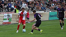 Krom��í�ský zálo�ník David Mou�ka p�isp�l jedním gólem k výh�e fotbalist�...