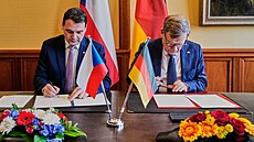 �eský ministr zahrani�í Petr Macinka a n�mecký ministr zahrani�í Johann...