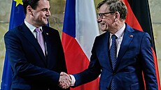�eský ministr zahrani�í Petr Macinka a n�mecký ministr zahrani�í Johann...