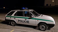 Bizarní p�ípad �e�í prost�jov�tí policisté. Zastavili staré �policejní� auto,...