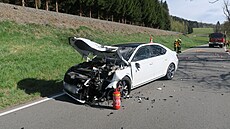 Posádka osobního auta skon�ila po nárazu motorká�e v nemocnici. (4. kv�tna 2026)