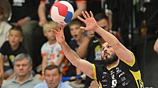 Chirivino Maximiliano z Karlovarska p�ihrává v pátém finále extraligy.