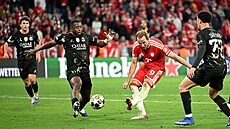Harry Kane v záv�ru zápasu s PSG vst�elil branku, hosté i tak postupují dál.