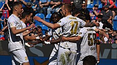Fotbalisté Hradce Králové se radují z gólu Ond�eje Mihálika.