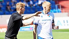 Ostravský trenér Josef Dvorník dává pokyny Michalu Frydrychovi.