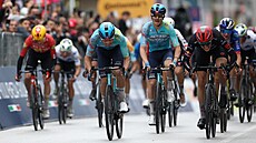 Uruguayský cyklista Thomas Silva vít�zí v hromadném dojezdu druhé etapy Gira.