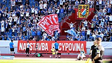 Ostrav�tí fanou�ci p�i utkání s Mladou Boleslaví vyv�sili transparent s nápisem...