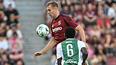 Spar�anský zálo�ník Sivert Mannsverk a Nelson Okeke z Jablonce
