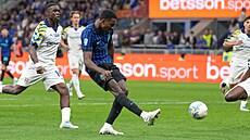 Úto�ník Marcus Thuram z Interu Milán skóruje v utkání proti Parm�.