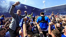 Fanou�ci Ipswiche slaví postup svého týmu do Premier League.