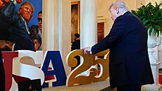 Prezident Donald Trump na setkání s majiteli malých podnik� v Bílém domu ve...