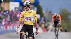 Tadej Poga�ar vít�zí v páté etap� Kolem Romandie.