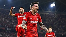 Lukas Kubler slaví první branku Freiburgu proti Braze.