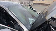 Mu� se v Prost�jov� pokusil zapálit auto odstavené na policejním parkovi�ti....