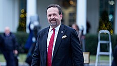 Trump�v poradce pro boj s terorismem Sebastian Gorka p�ed Bílým domem (18....