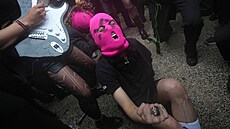 Protest skupiny Pussy Riot p�ed ruským pavilonem na  benátském Bienále (6....