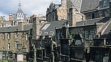 V Edinburghu le�í t�eba i nejstra�ideln�j�í místo ve Skotsku, h�bitov...