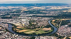 N�mecká pohádková stezka za�íná v Hanau u Frankfurtu, rodi�ti Jacoba a Wilhelma...