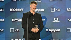 Roman �ervenka p�ebral cenu pro nejlep�ího hrá�e play off na vyhlá�ení...
