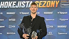 Hokejistou sezony byl vyhlá�en Roman �ervenka.