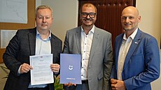 Hejtman Richard Brabec, jednatel DPDC Petr Klabene� a vedoucí programu Google...