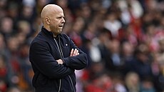 Kou� Liverpoolu Arne Slot b�hem utkání na Manchesteru United.