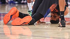 Karl-Anthony Towns z New York Knicks vst�ebává bolest.