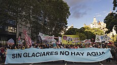 Protest v argentinském Buenos Aires proti reform� zákona o ochran� ledovc�....