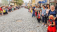 Festivalový pr�vod pohádkových bytostí centrem Ji�ína (10. zá�í 2025)