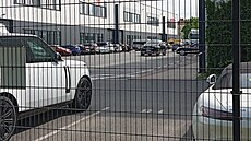 Policie p�ed sídlem spole�nosti hlídkovala i v pond�lí. (4. kv�tna 2026)