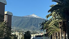 Pohled z m�sta Puerto de la Cruz na sopku Pico del Teide