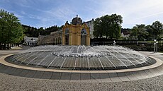 Mariánské Lázn�, zpívající fontána p�ed kolonádou. (5. kv�tna 2026)