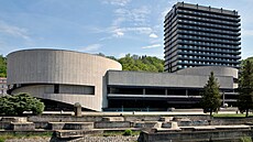 Láze�ské domy, kolonády a v�ídlo v Karlových Varech na za�átku sezony 2026. Na...