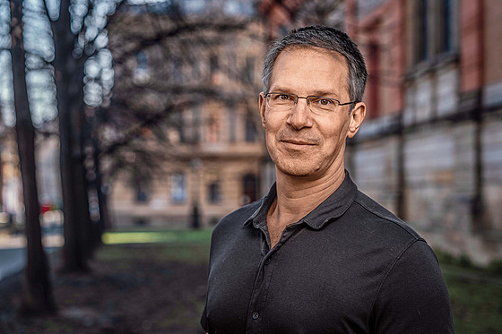 Ticho je divné u dětí i na pracovišti. Lidé potřebují spolupracovat, říká psycholog