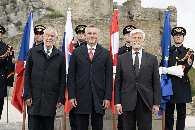 Pavel ocenil prohlášení vlády o plnění závazků k NATO. Budu ji v tom podporovat, uvedl