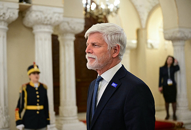 Pavel se v Bukurešti setkal s nevládnoucí královnou Margaretou. Zasadili lípu