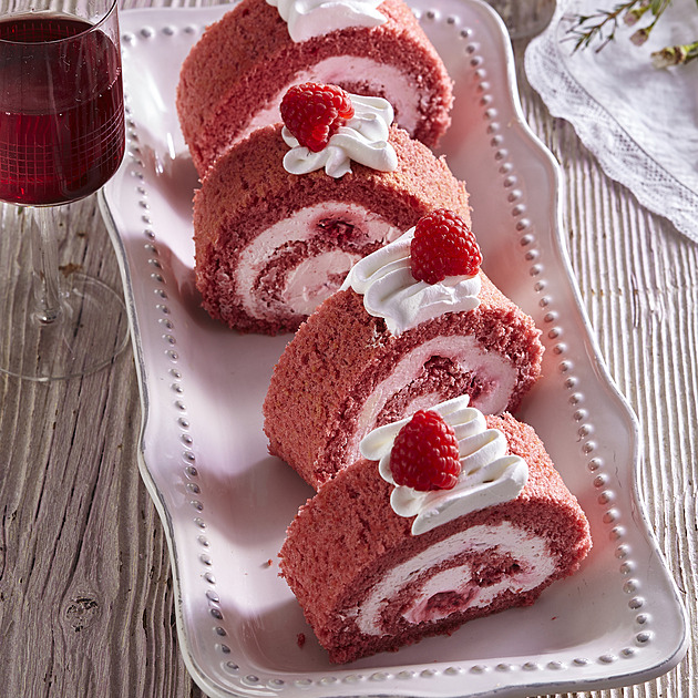 Sametová Red Velvet roláda s mascarpone a malinami: Luxusní dezert snadno a rychle