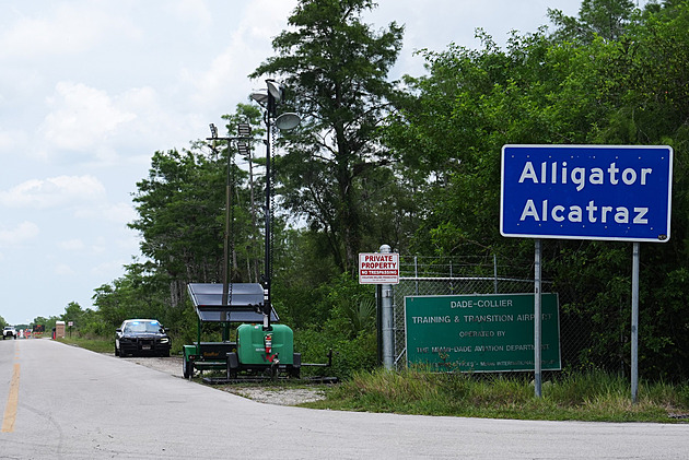 Florida zavře Aligátoří Alcatraz. Podmínky pro migranty byly nelidské, tvrdí aktivisté